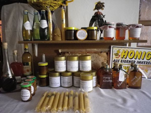 Bienenhonig-Produkte aus eigener Imkerei